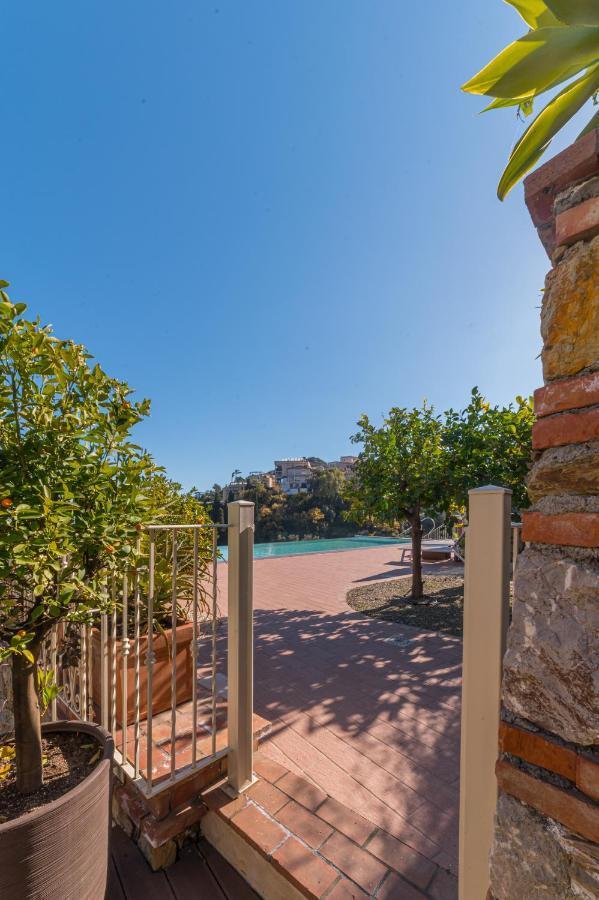 Taormina Skyline Villa ภายนอก รูปภาพ